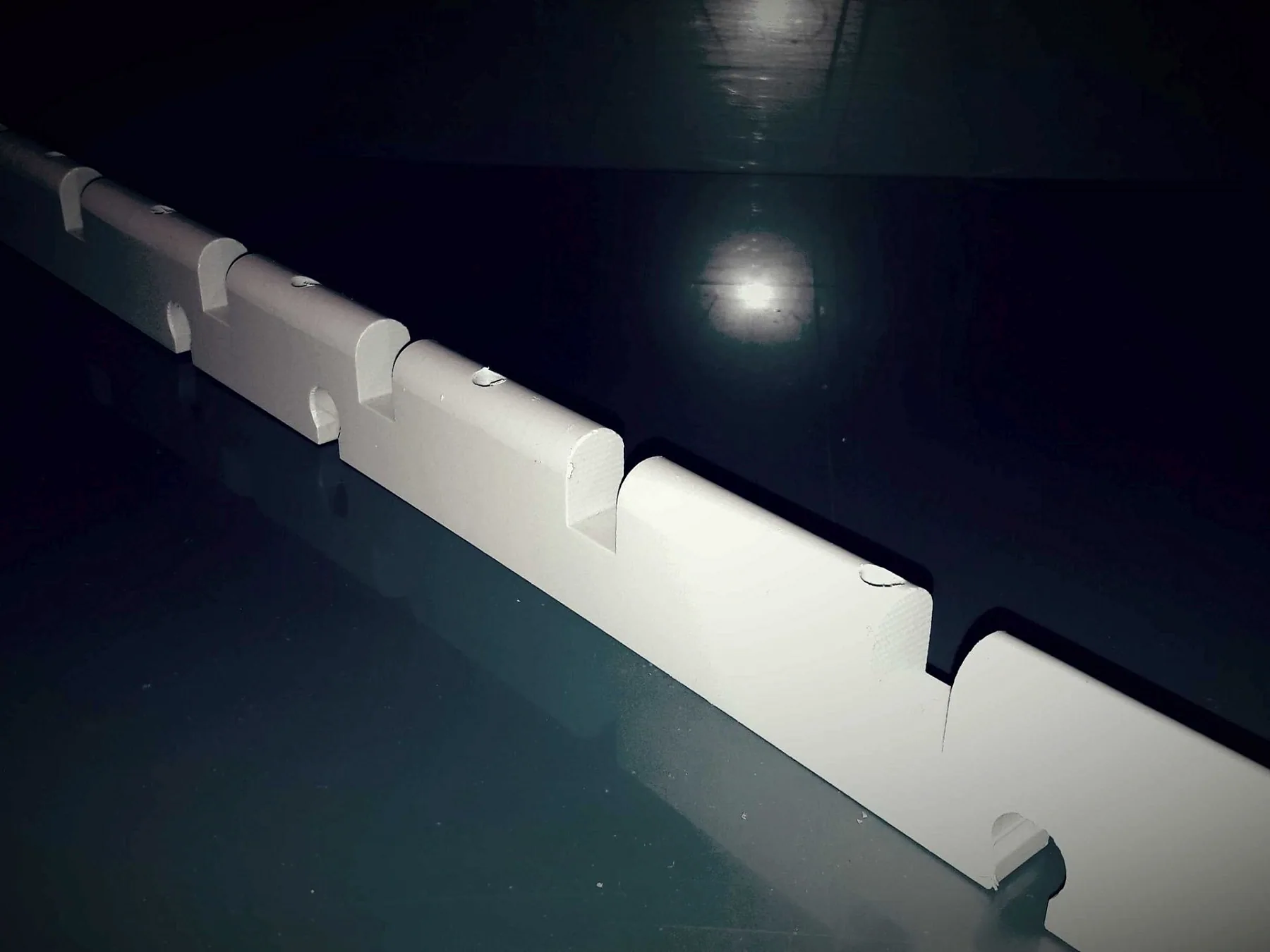 Particolare in polipropilene lavorato a CNC