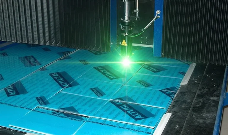 Taglio laser del plexiglass