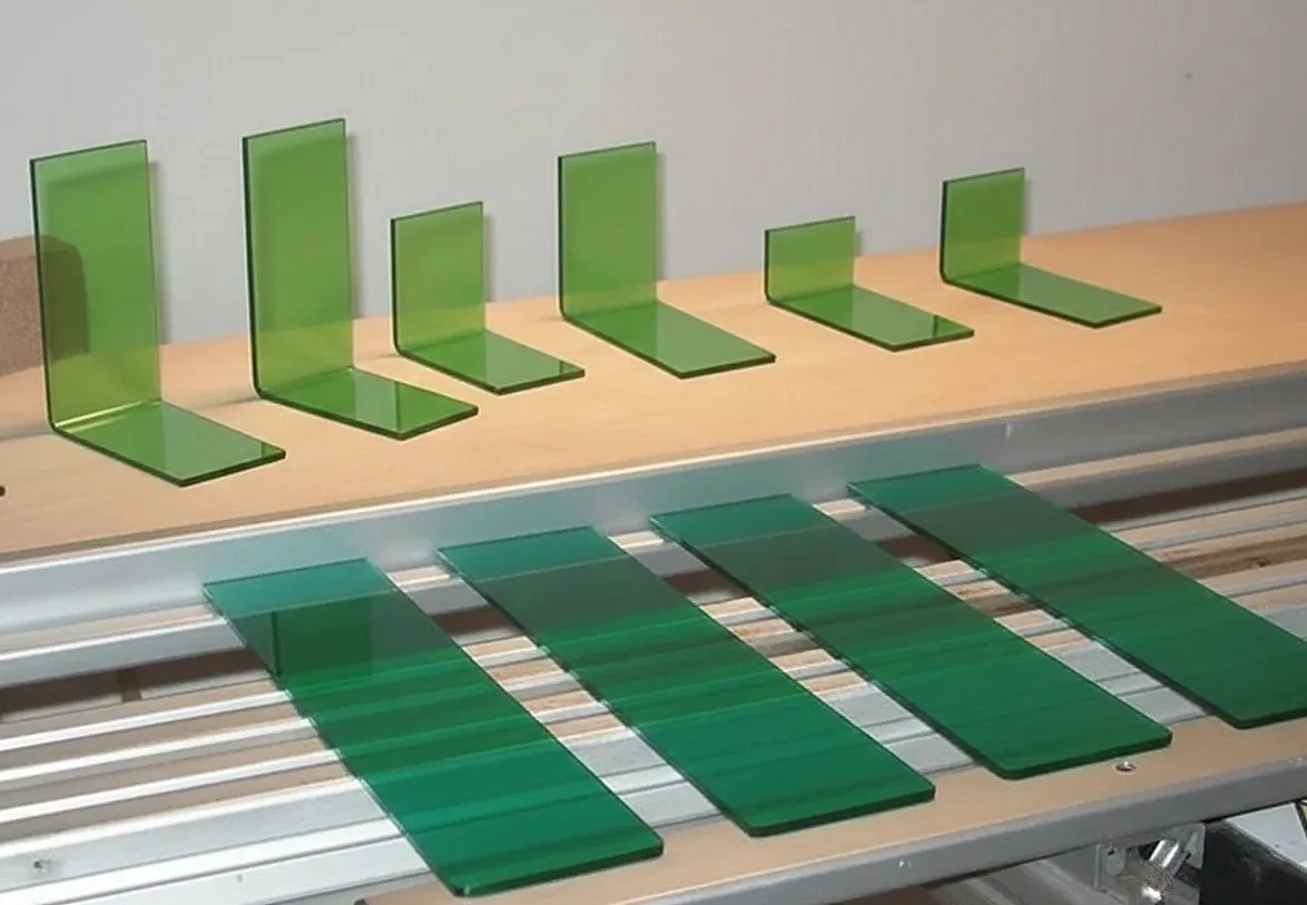 Piegatura a caldo del plexiglass