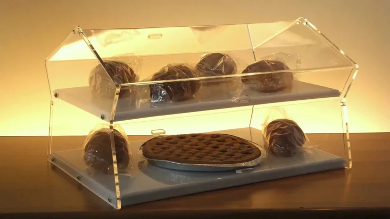 Vetrina per brioches in plexiglass realizzata da LGPLAST — foto 1