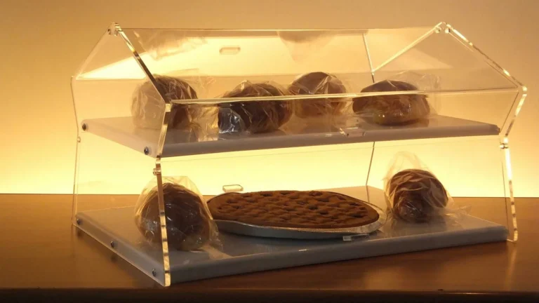Vetrina per brioches in plexiglass realizzata da LGPLAST — foto 7