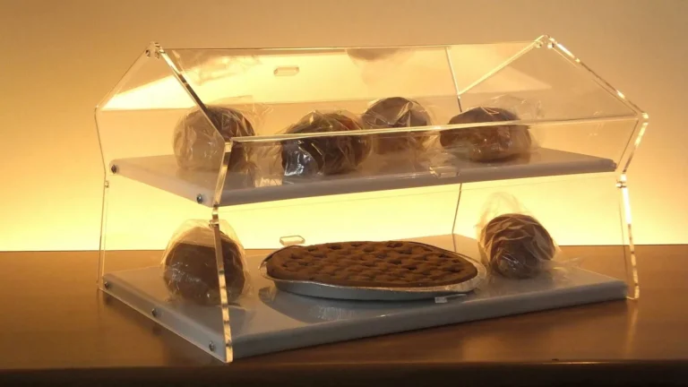 Vetrina per brioches in plexiglass realizzata da LGPLAST — foto 10