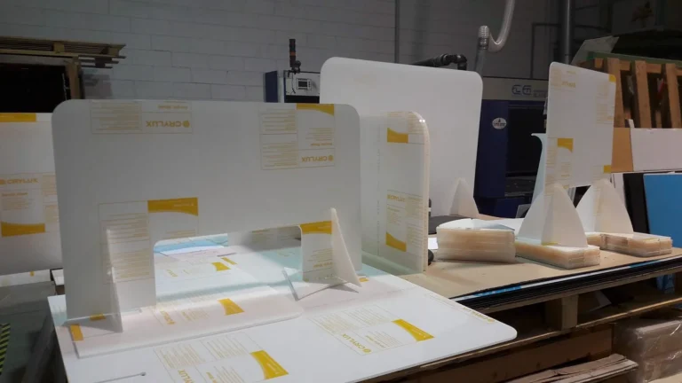 Barriera parafiato in plexiglass realizzata da LGPLAST — foto 14