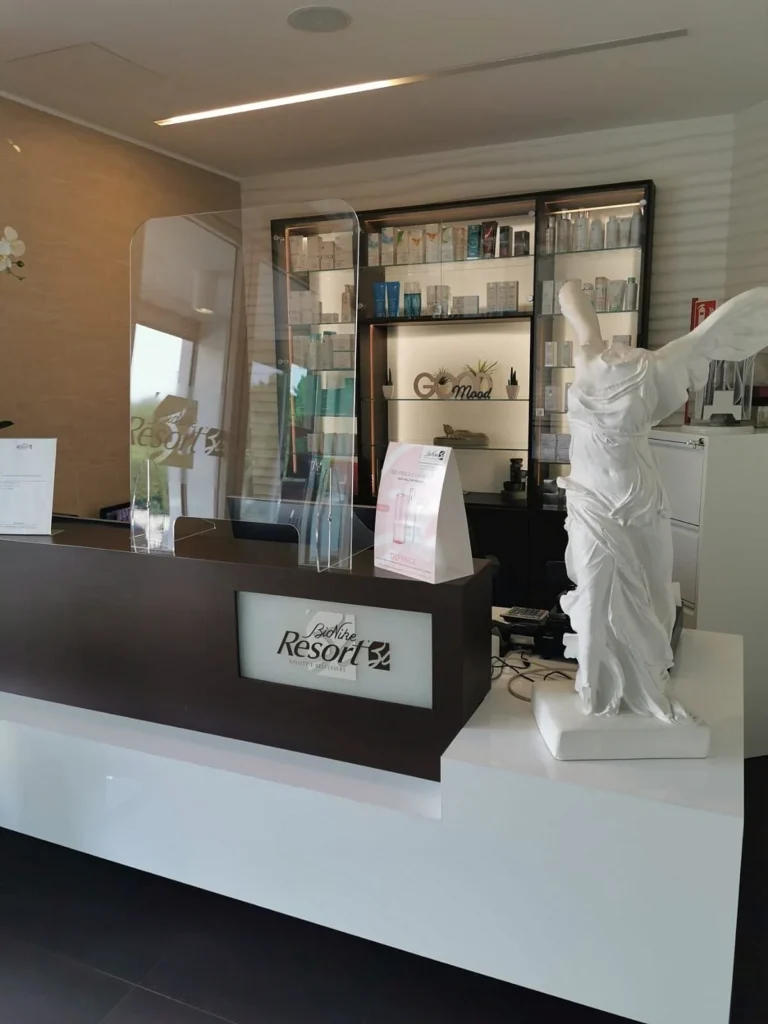 Barriera parafiato in plexiglass realizzata da LGPLAST — foto 23