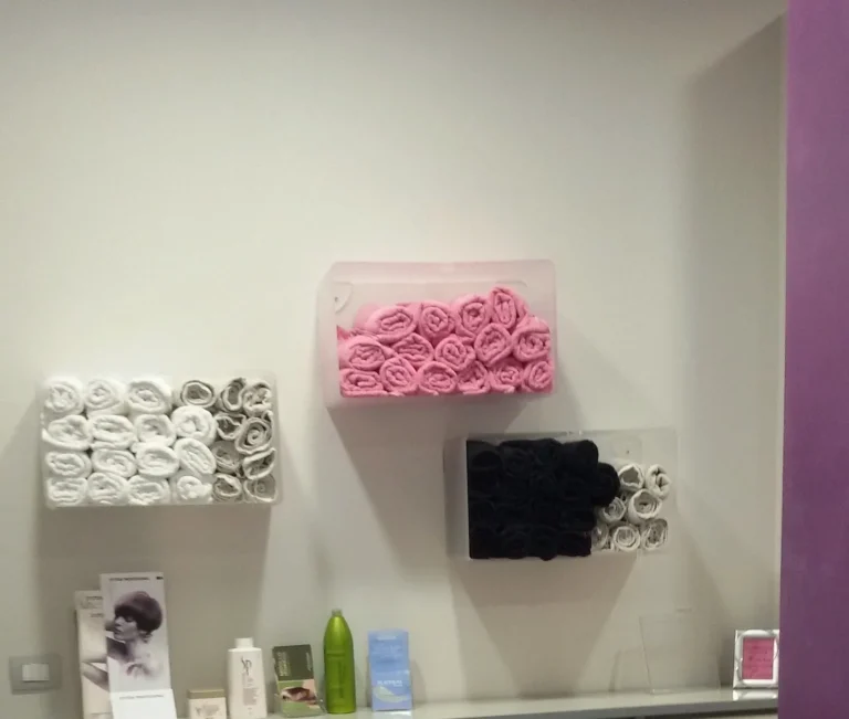 Arredo ed espositori in plexiglass per parrucchieri — LGPLAST — foto 3