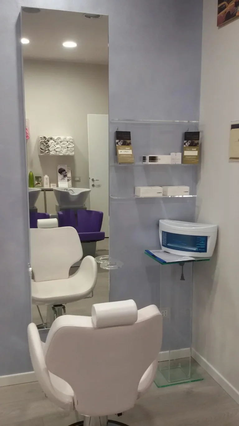 Arredo ed espositori in plexiglass per parrucchieri — LGPLAST — foto 16